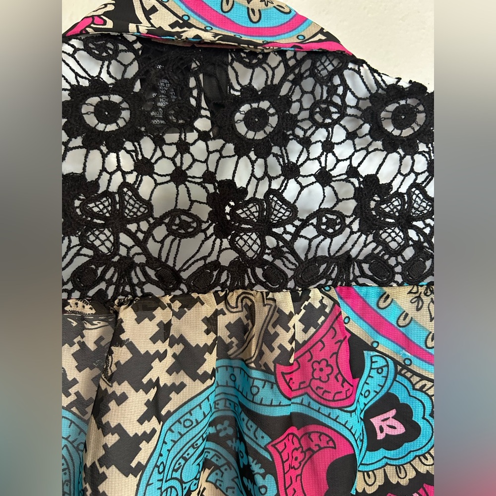 Bisou Bisou Multicolor Paisley Lace Detail Blouse Size M - Picture 6 of 7